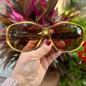 Christian Dior gold tortoise sunglasses no scratches in very good condition
